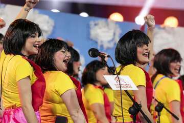 Los nietos de Sary Mánchez abren la final de murgas del Carnaval de 'Una noche en Río' (Foto TA)